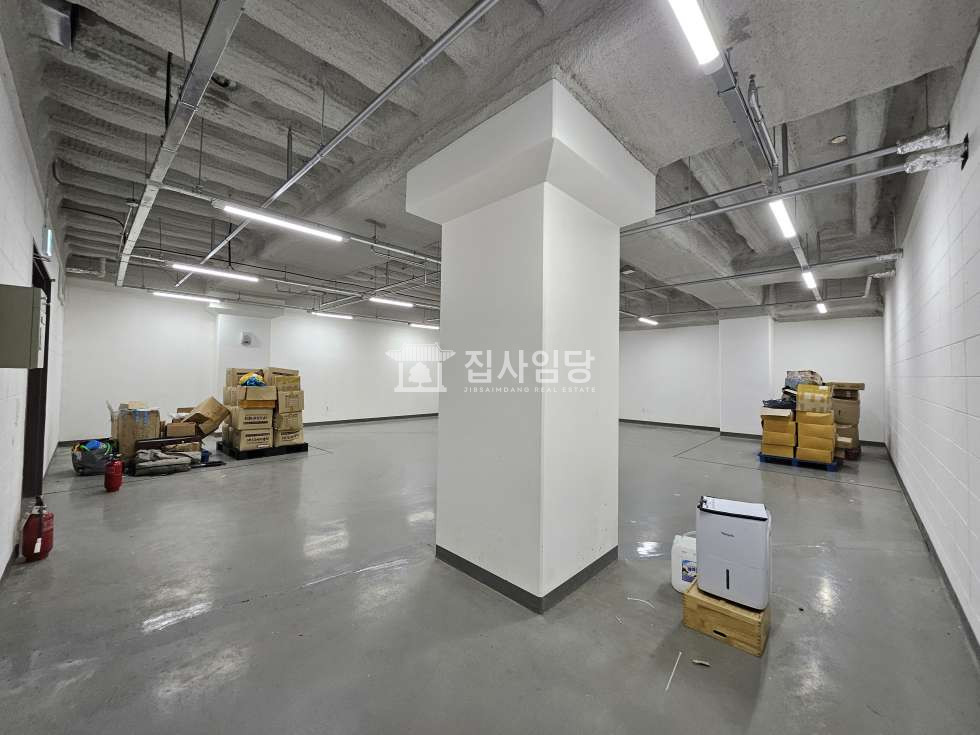 경기 안양만안구 안양동 안양아이에스BIZ타워센트럴동 안양IS비즈 실사진有 전용38 창고 드라이브인 도어투도어 즉시입주 월세 매물번호 10003 사진 2