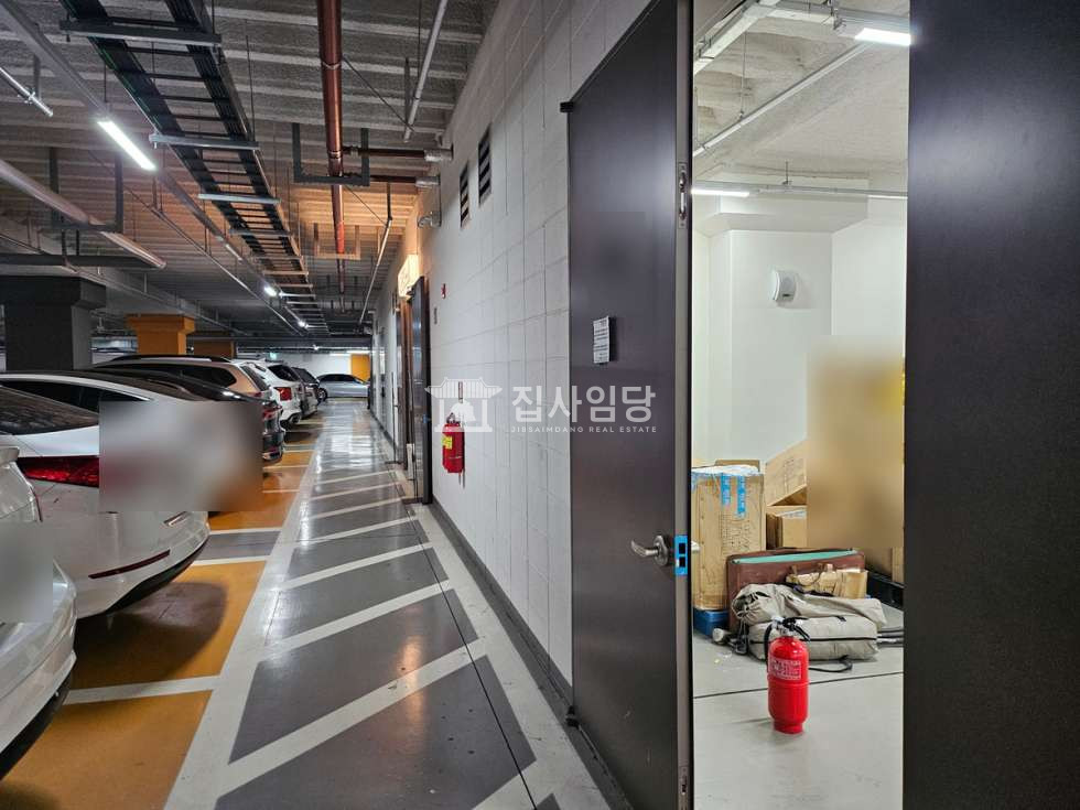 경기 안양만안구 안양동 안양아이에스BIZ타워센트럴동 안양IS비즈 실사진有 전용38 창고 드라이브인 도어투도어 즉시입주 월세 매물번호 10003 사진 8