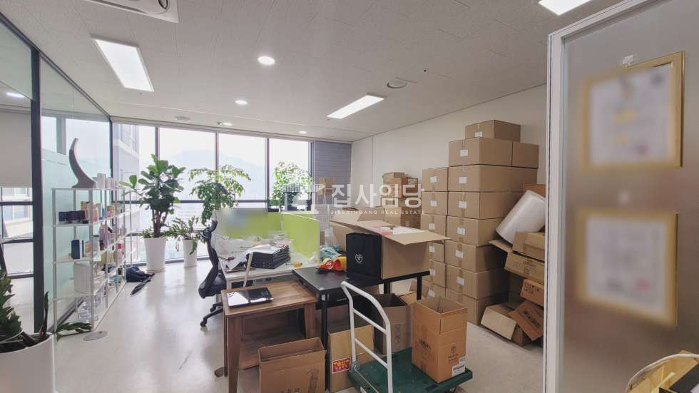 경기 안양만안구 안양동 안양아이에스BIZ타워센트럴동 안양IS비즈 전용33 급매 실사진有 인테리어 훌륭 조망권 최상 매매 매물번호 10007 사진 1
