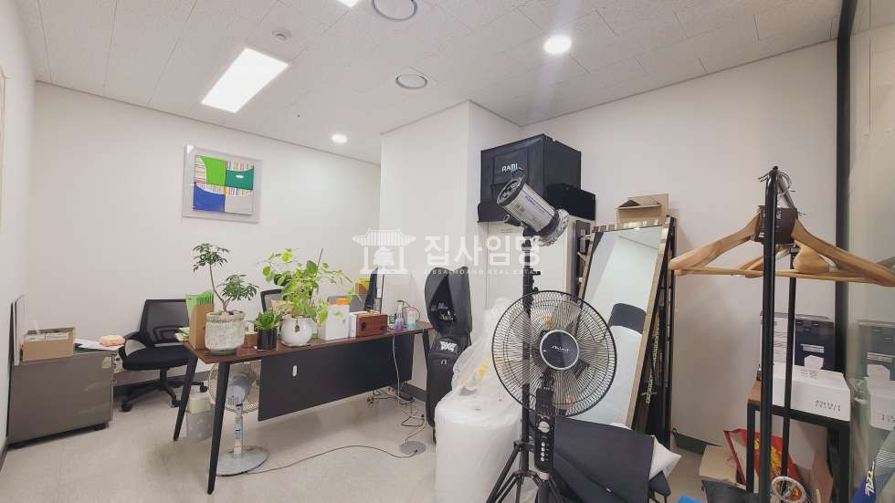 경기 안양만안구 안양동 안양아이에스BIZ타워센트럴동 안양IS비즈 전용33 급매 실사진有 인테리어 훌륭 조망권 최상 매매 매물번호 10007 사진 3
