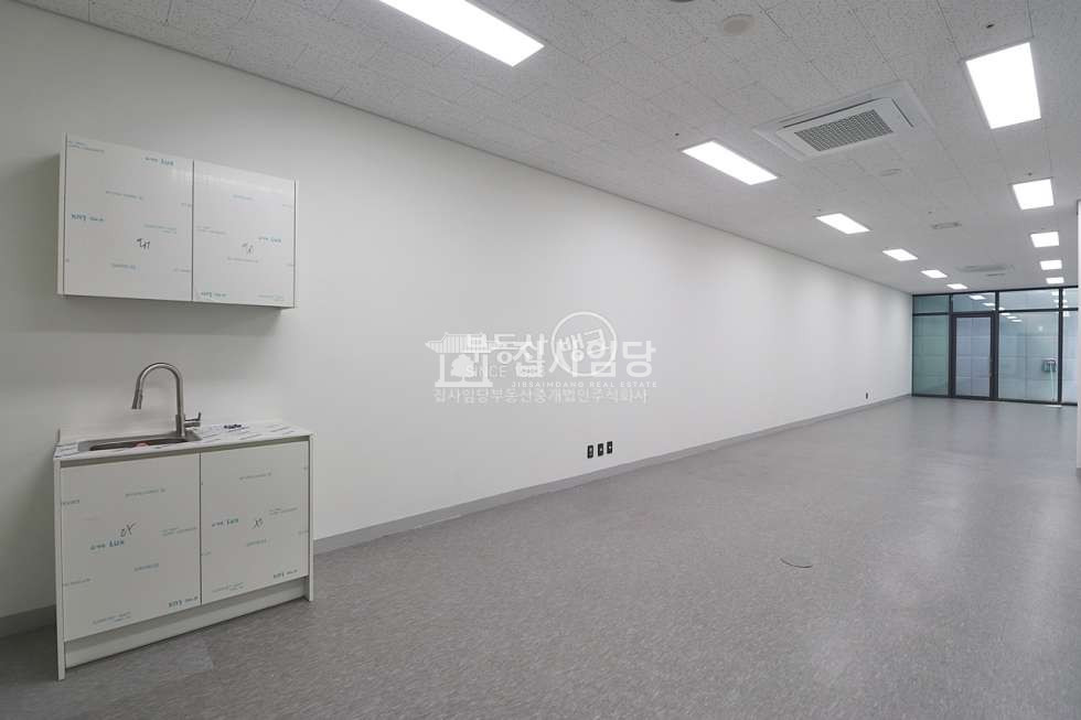 경기 안양동안구 평촌동 디하우트 실사진有 저렴한 전용26 역세권 썬큰구조 지층 사무실 월세 매물번호 10013 사진 3