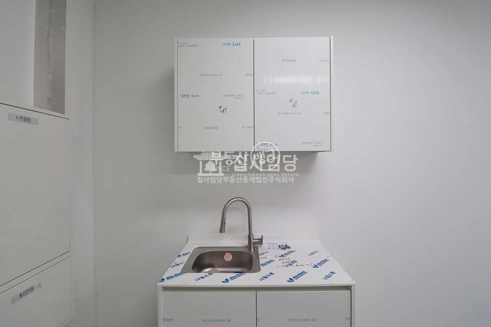 경기 안양동안구 평촌동 디하우트 실사진有 저렴한 전용26 역세권 썬큰구조 지층 사무실 월세 매물번호 10013 사진 4