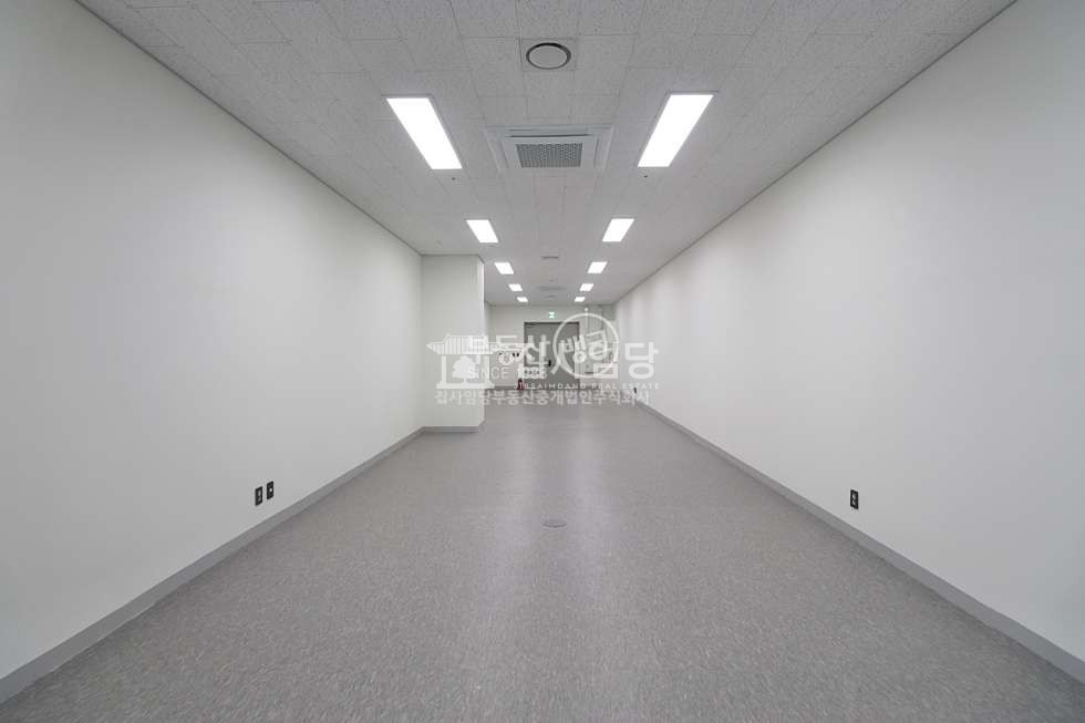 경기 안양동안구 평촌동 디하우트 실사진有 저렴한 전용26 역세권 썬큰구조 지층 사무실 월세 매물번호 10013 사진 5