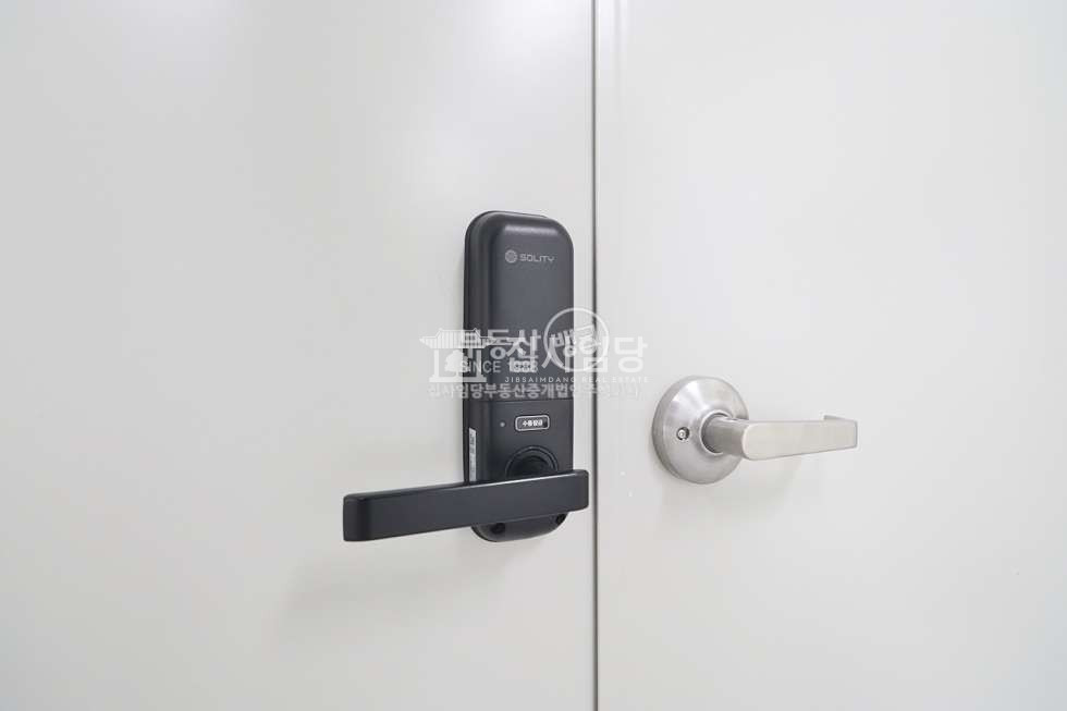 경기 안양동안구 평촌동 디하우트 실사진有 저렴한 전용26 역세권 썬큰구조 지층 사무실 월세 매물번호 10013 사진 7