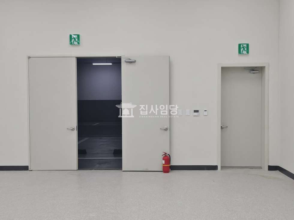 경기 안양동안구 관양동 더에이치타워 전용91 창고 실사진有 드라이브인 도어투도어 월세 매물번호 10015 사진 1