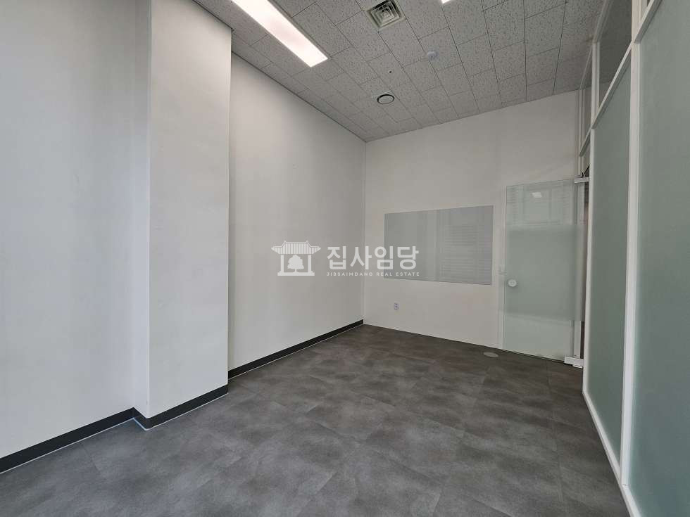 경기 안양동안구 호계동 금정역3차 실사진ok 전용36 에어컨 인테리어깔끔 룸2 월세 매물번호 10020 사진 4