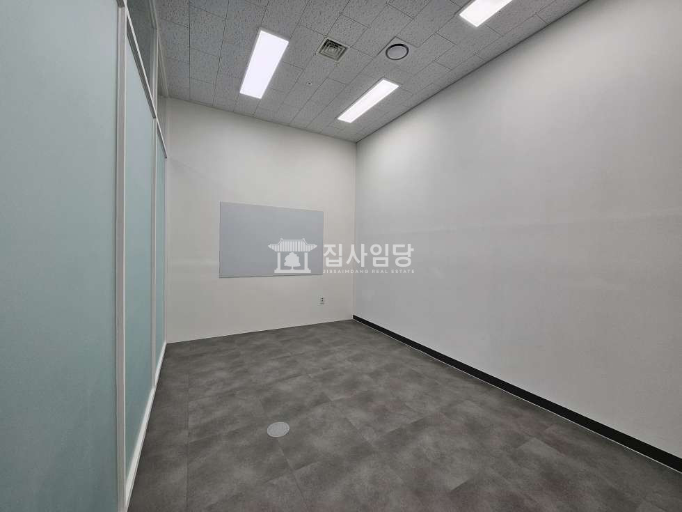 경기 안양동안구 호계동 금정역3차 실사진ok 전용36 에어컨 인테리어깔끔 룸2 월세 매물번호 10020 사진 5