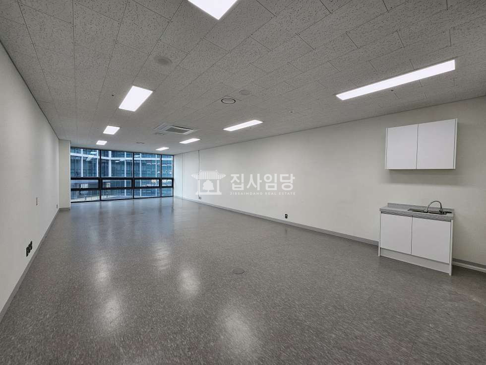 경기 안양동안구 평촌동 디하우트 실사진有 신축 전용19 역세권 깔끔한 사무실 월세 매물번호 10031 사진 2