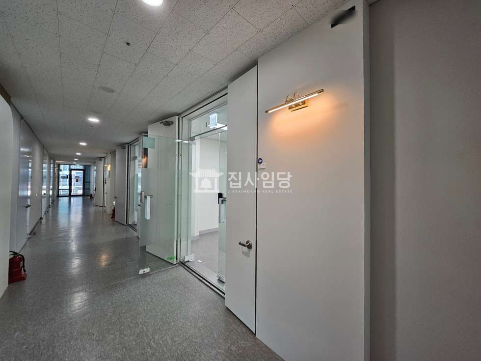 경기 안양동안구 평촌동 디하우트 실사진有 신축 전용19 역세권 깔끔한 사무실 월세 매물번호 10031 사진 3