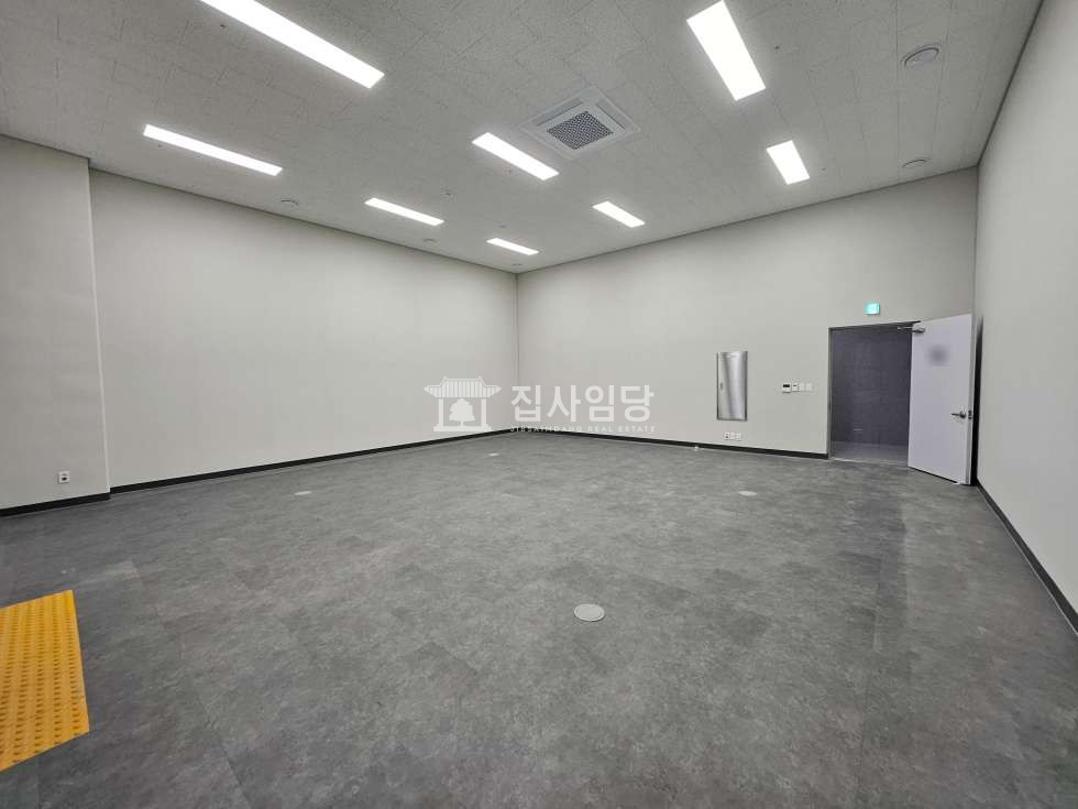 경기 안양동안구 관양동 LDC 전용22 드라이브인 높은층고 물류이동 편리 월세 매물번호 10002 사진 3