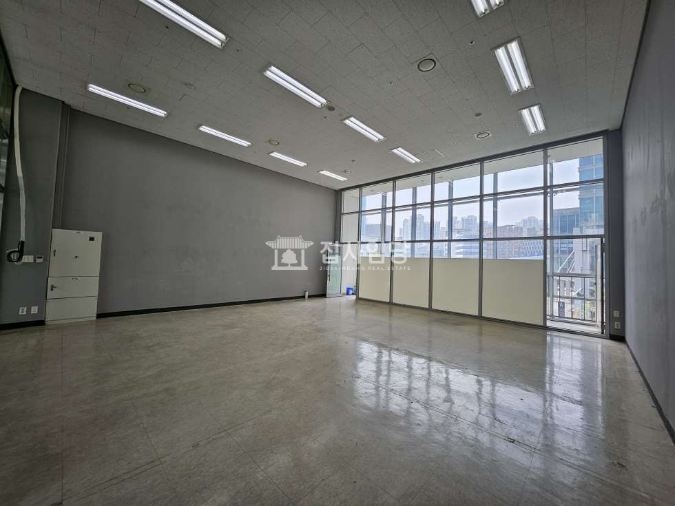 경기 안양동안구 관양동 평촌오비즈 전용21 오피스 수요 도로변 가시성 우수 월세 매물번호 10072 사진 3