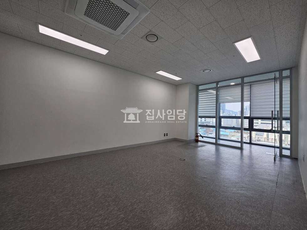 경기 안양동안구 평촌동 디하우트 신축 확장45 룸3개 역세권 코너호실 월세 매물번호 10090 사진 2