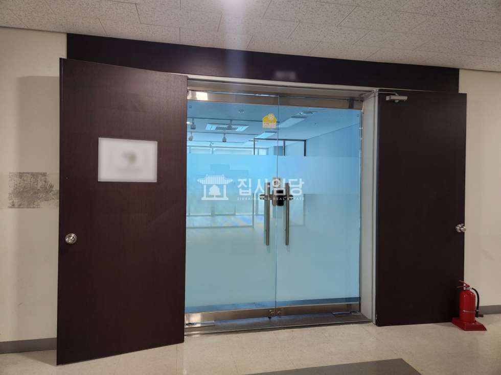 경기 안양동안구 평촌동 160-1 (평촌역 아이에스비즈타워) 안양 인덕원 평촌IS비즈타워 전용 14평 사무실 임대 월세 매물번호 10118 사진 1