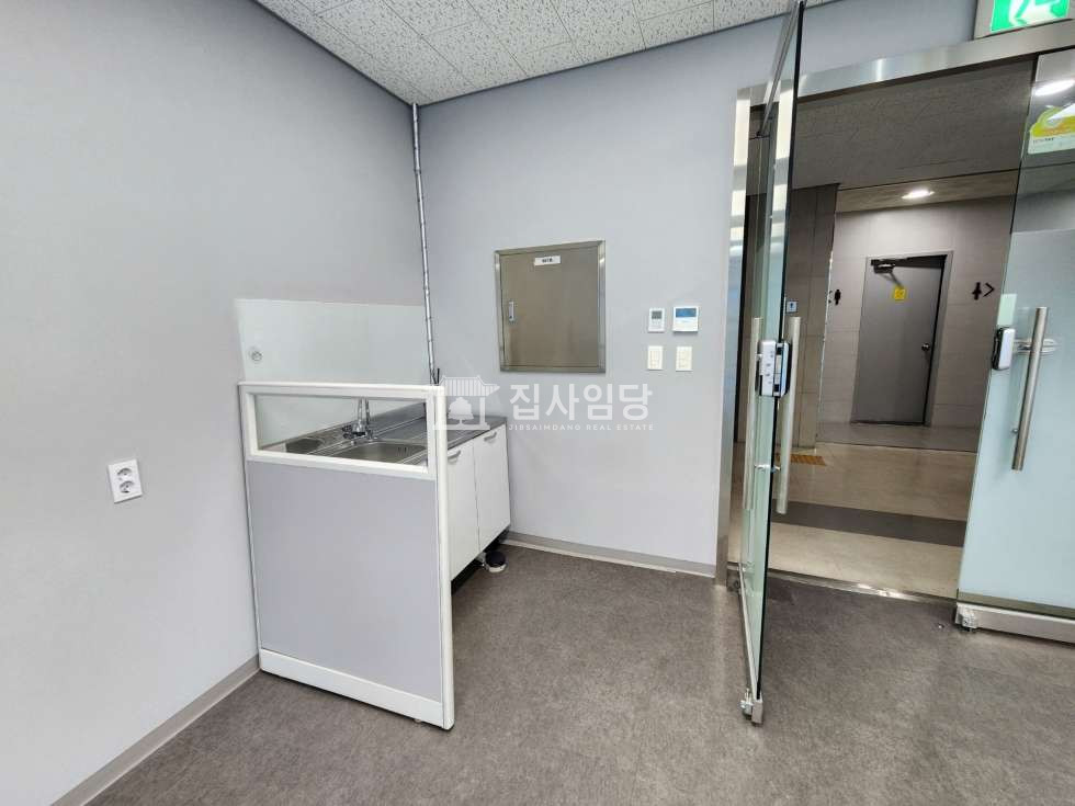 경기 안양동안구 평촌동 160-1 (평촌역 아이에스비즈타워) 안양 인덕원 평촌IS비즈타워 전용 14평 사무실 임대 월세 매물번호 10118 사진 4