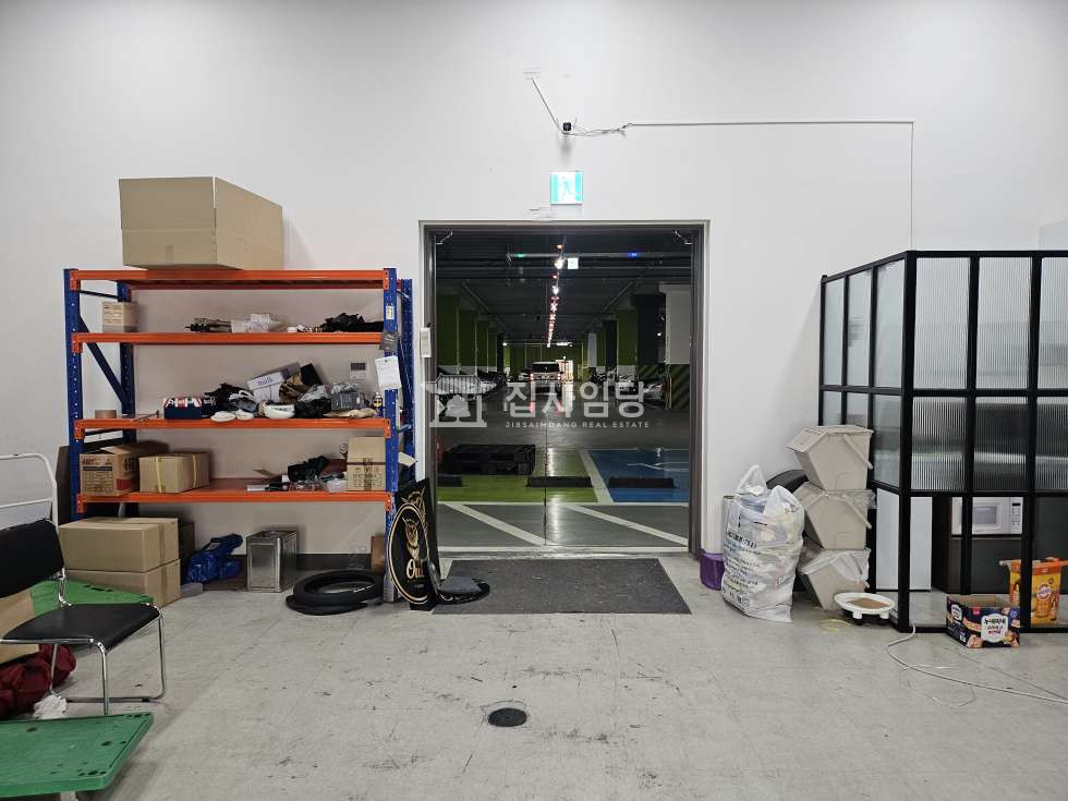 경기 안양만안구 안양동 1432 (안양아이에스BIZ타워센트럴) 안양아이에스BIZ타워센트럴동 안양IS비즈타워 드라이브인 복층 중형 사무실 임대 월세 매물번호 10126 사진 4