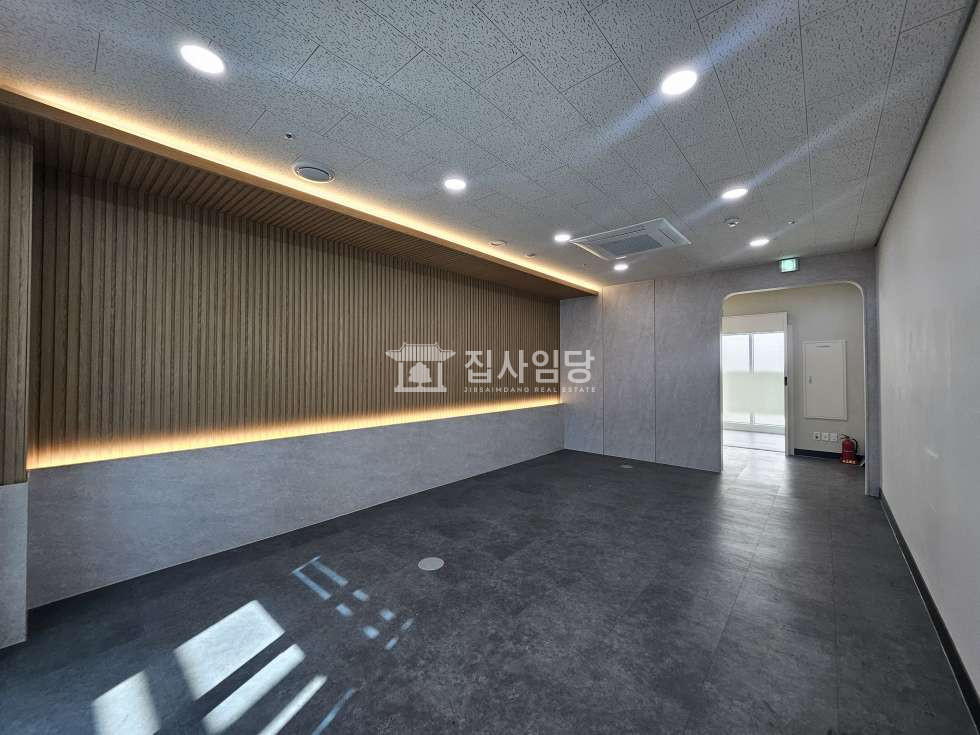 경기 안양동안구 관양동 LDC비즈타워 실사ok 11p 풀인테리어 싱크대 단독테라스有 월세 매물번호 10147 사진 3