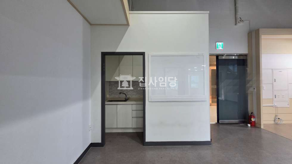 경기 안양동안구 관양동 하이필드 복층 24평 룸3 탕비실 즉시입주 사무실 임대 월세 매물번호 10178 사진 2