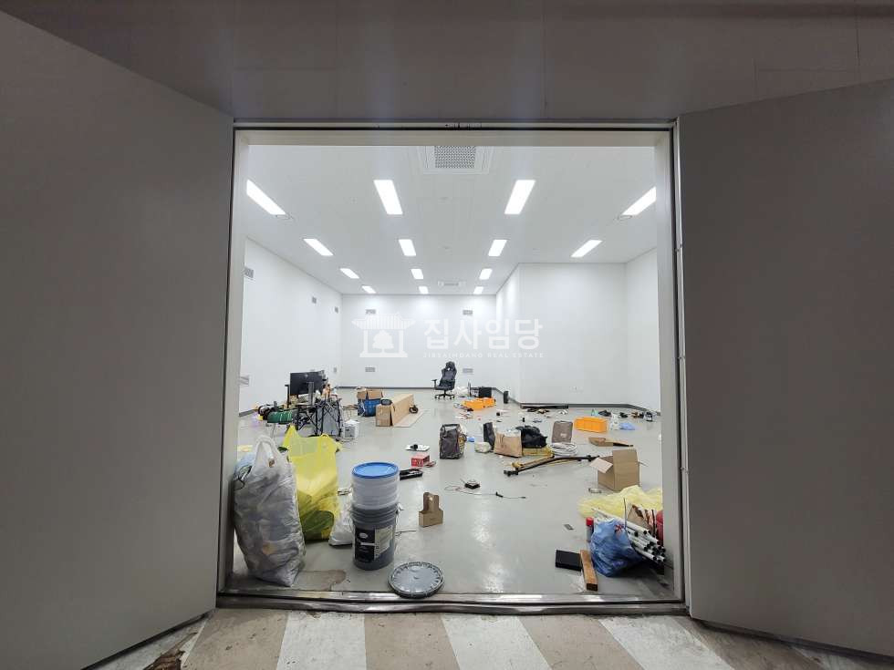 경기 안양동안구 호계동 금정역3차 도어투도어 35평 차량진입 가능한 사무실 임대 월세 매물번호 10185 사진 2