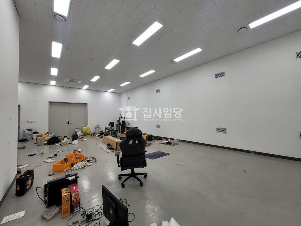 경기 안양동안구 호계동 금정역3차 도어투도어 35평 차량진입 가능한 사무실 임대 월세 매물번호 10185 사진 3