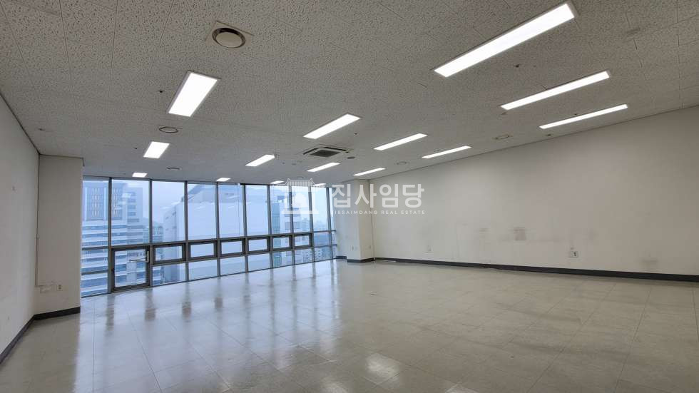 경기 안양동안구 관양동 디지털엠파이어 깔끔 기본 실사용29P 대로변 저렴한 사무실 매매 매물번호 10202 사진 2