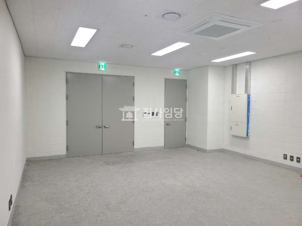 경기 안양동안구 평촌동 더리브디하우트 사진有 도어투도어 지하 코너 창고 추천 월세 매물번호 10170 사진 3
