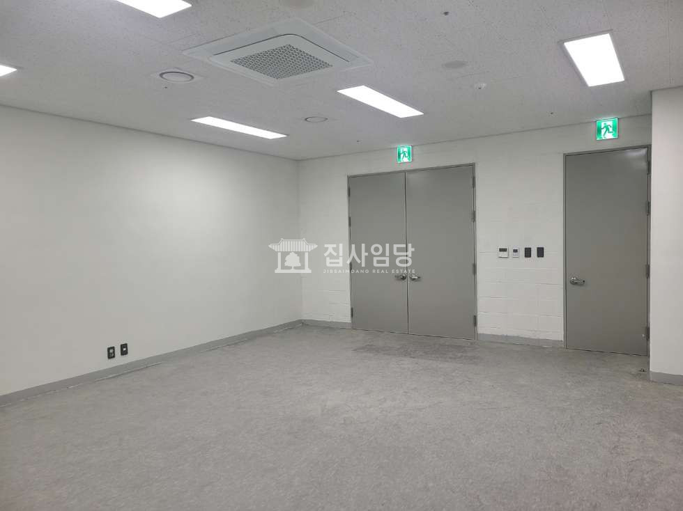 경기 안양동안구 평촌동 더리브디하우트 사진有 도어투도어 지하 코너 창고 추천 월세 매물번호 10170 사진 4