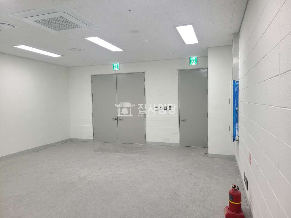 경기 안양동안구 평촌동 더리브디하우트 사진有 도어투도어 지하 코너 창고 추천 월세 매물번호 10170 사진 5