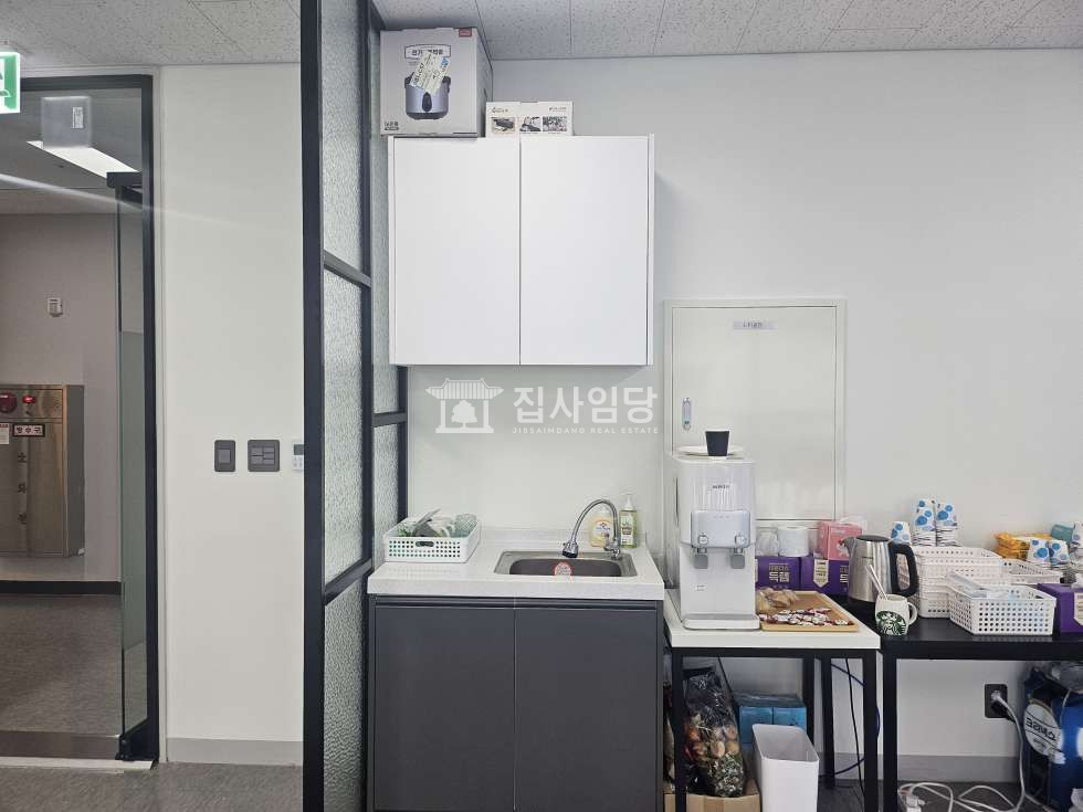 경기 안양동안구 평촌동 디하우트 실사진有 신축 임대 전용27 코너호실 풀인테리어 즉시입주 월세 매물번호 10001 사진 4