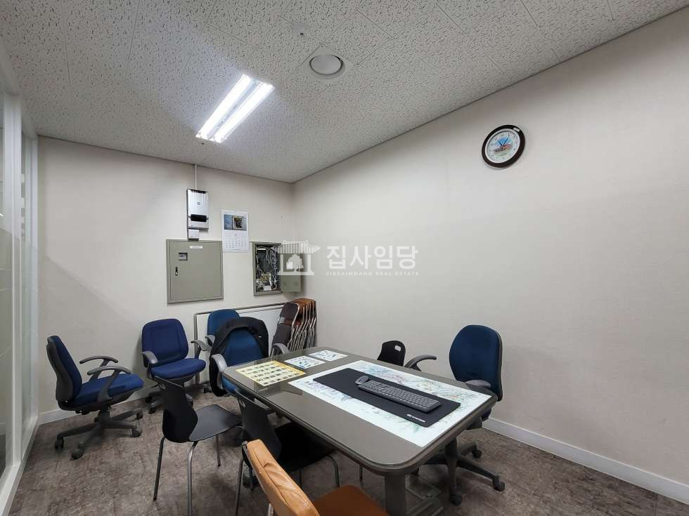 경기 의왕시 포일동 공장(C)동 인덕원IT밸리 33평 룸2 홀1 풀인테리어 사무실 임대 월세 매물번호 10233 사진 3
