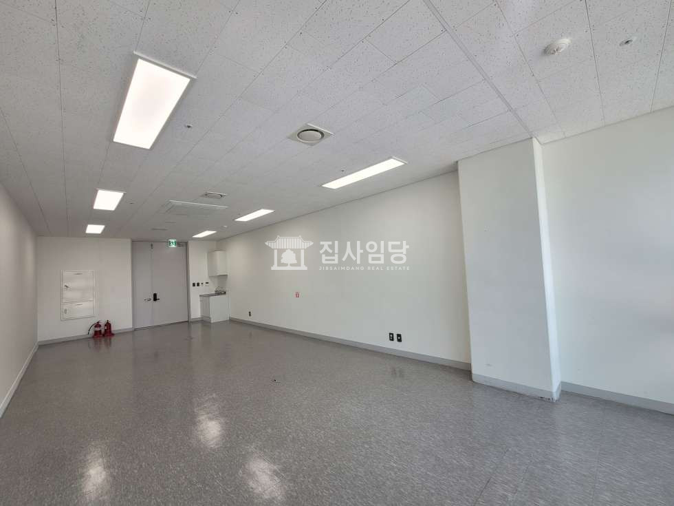 경기 안양동안구 평촌동 디하우트 실사용16평 싱크대 새로설치 저렴한 월세 사무실 월세 매물번호 10167 사진 3