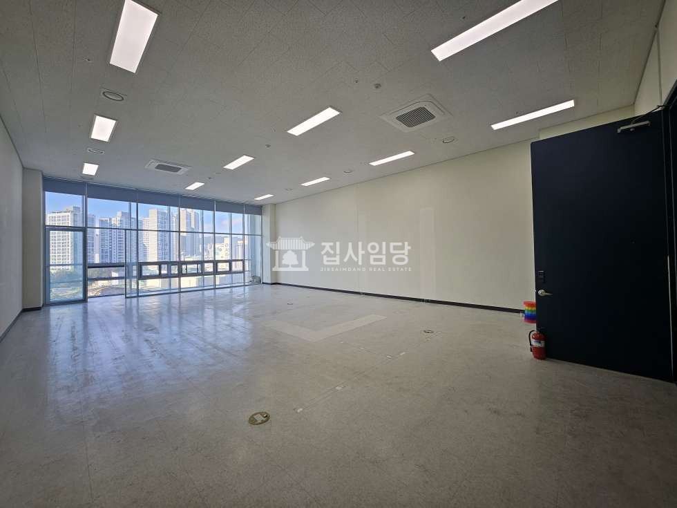 경기 안양동안구 호계동 에이스하이테크시티범계동 하이테크 범계 31평 매매 풀인테리어 도어투도어 사무실 매매 매물번호 10179 사진 2