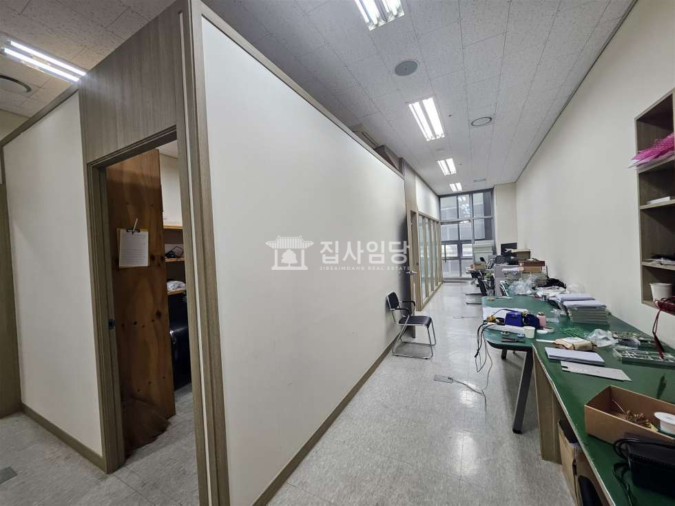 경기 안양동안구 관양동 평촌스마트베이동 평촌스마트베이 2개호실 연접 전용39평 회의실 탕비실 매매 매매 매물번호 10300 사진 5